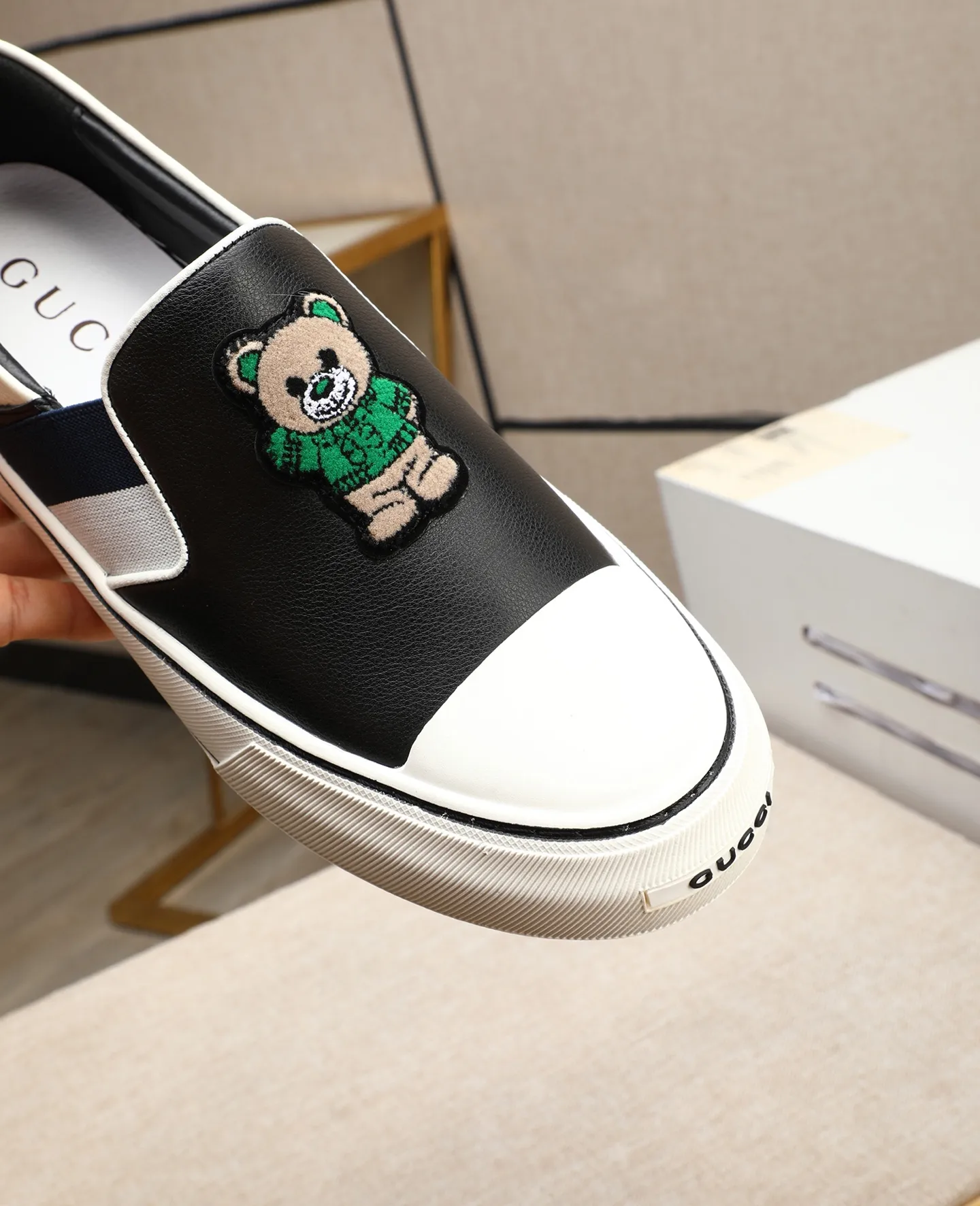 Men's shoes 💰460 GUCCI🔍🔍The latest models are on sale at the same time at the counter. Original calfskin imported from Italy, genuine leather lining, (high-end, extravagant, and classy) with exquisite workmanship. Soles: Original soles specially provided by the original factory. ⚠Exclusive double-layer movable molded soles are super comfortable⚠. Photos of the real thing🎬The real thing is even better🔍🔍"High quality·Follow the order" Code number 38-44